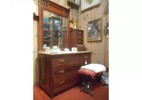Victorian Gentleman's Dresser